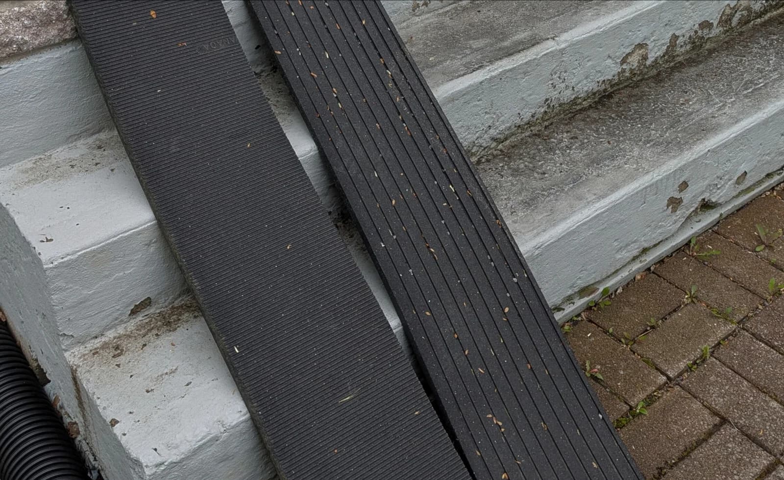 Perron vu de côté avant les travaux
